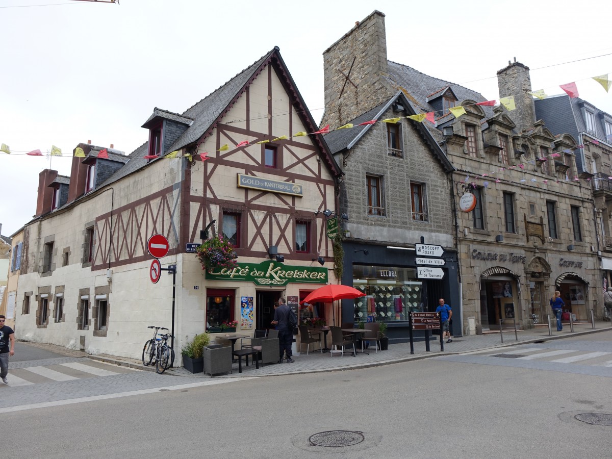 Saint-Pol-de-Leon, Rue du General Leclerc (14.07.2015)