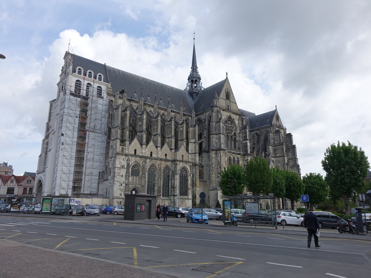 Saint-Quentin, Stiftskirche St. Quentin, gotisch erbaut von ab dem 13. Jahrhundert (15.05.2016)