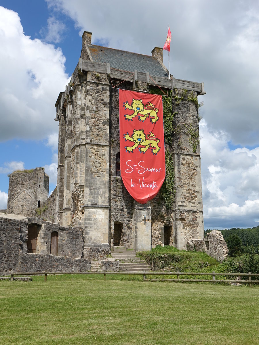 Saint-Sauveur-le-Vicomte, Festung aus dem 14. Jahrhundert mit Museum Barbey-de Aurevilly (13.07.2016)