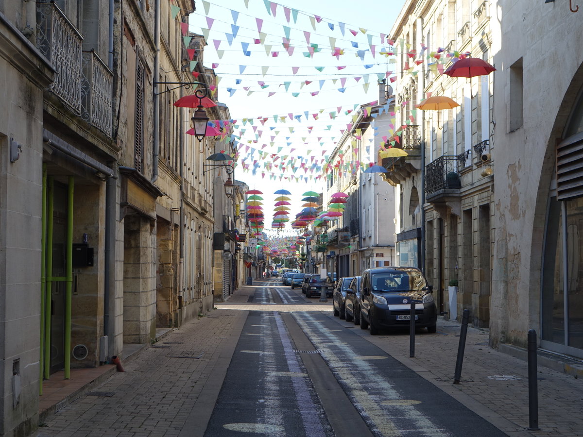 Sainte-Foy-la-Grande, Huser in der Rue de la Republique (25.07.2018)