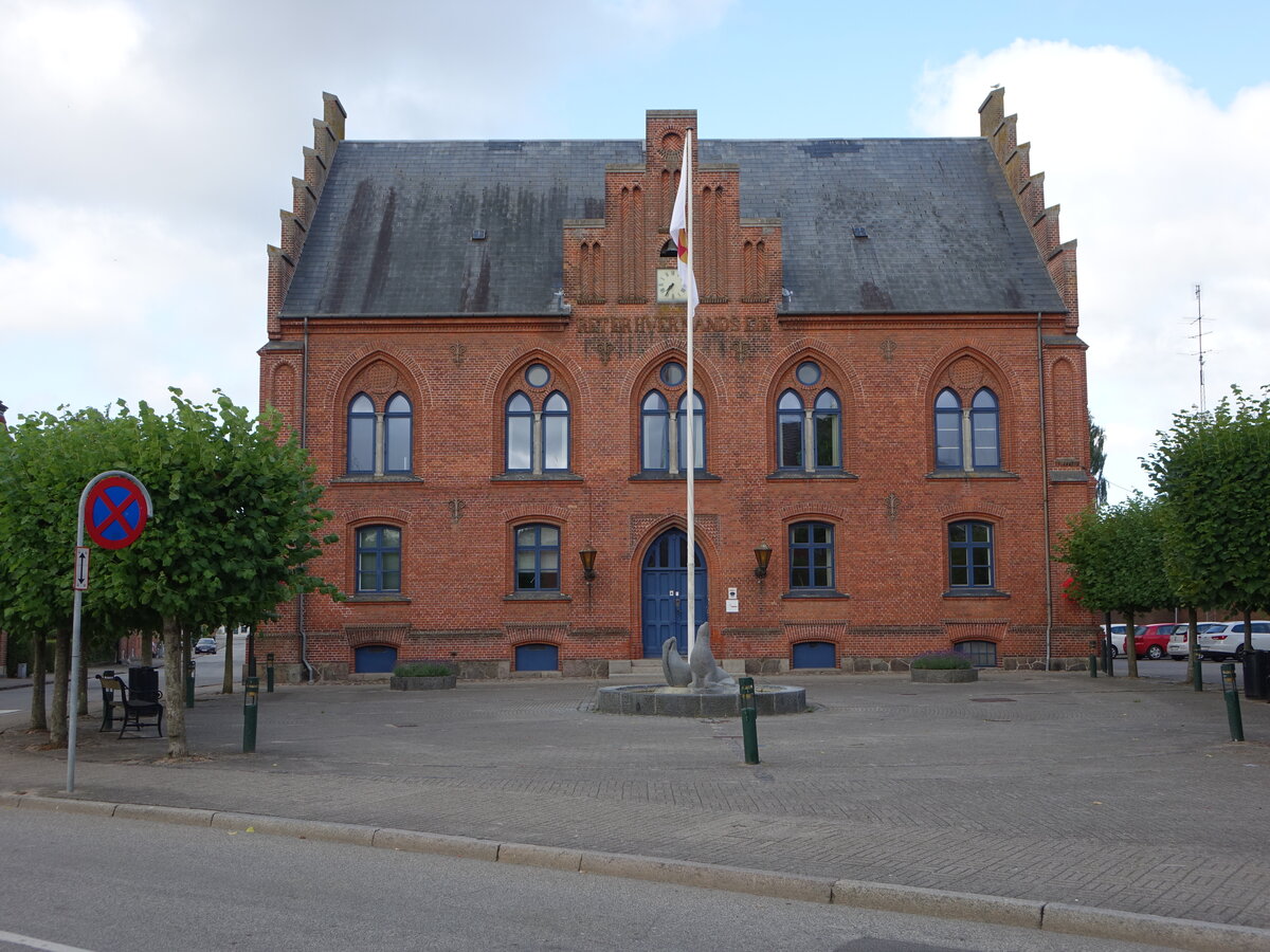 Sakskobing, Rathausgebude am Hauptplatz Torvet (18.07.2021)