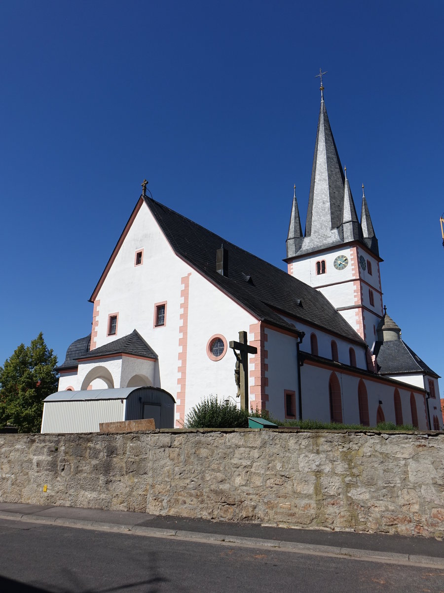 Salz, kath. Pfarrkirche Maria Himmelfahrt, dreischiffige Pfeilerbasilika, erbaut im 13. Jahrhundert (07.07.2018)