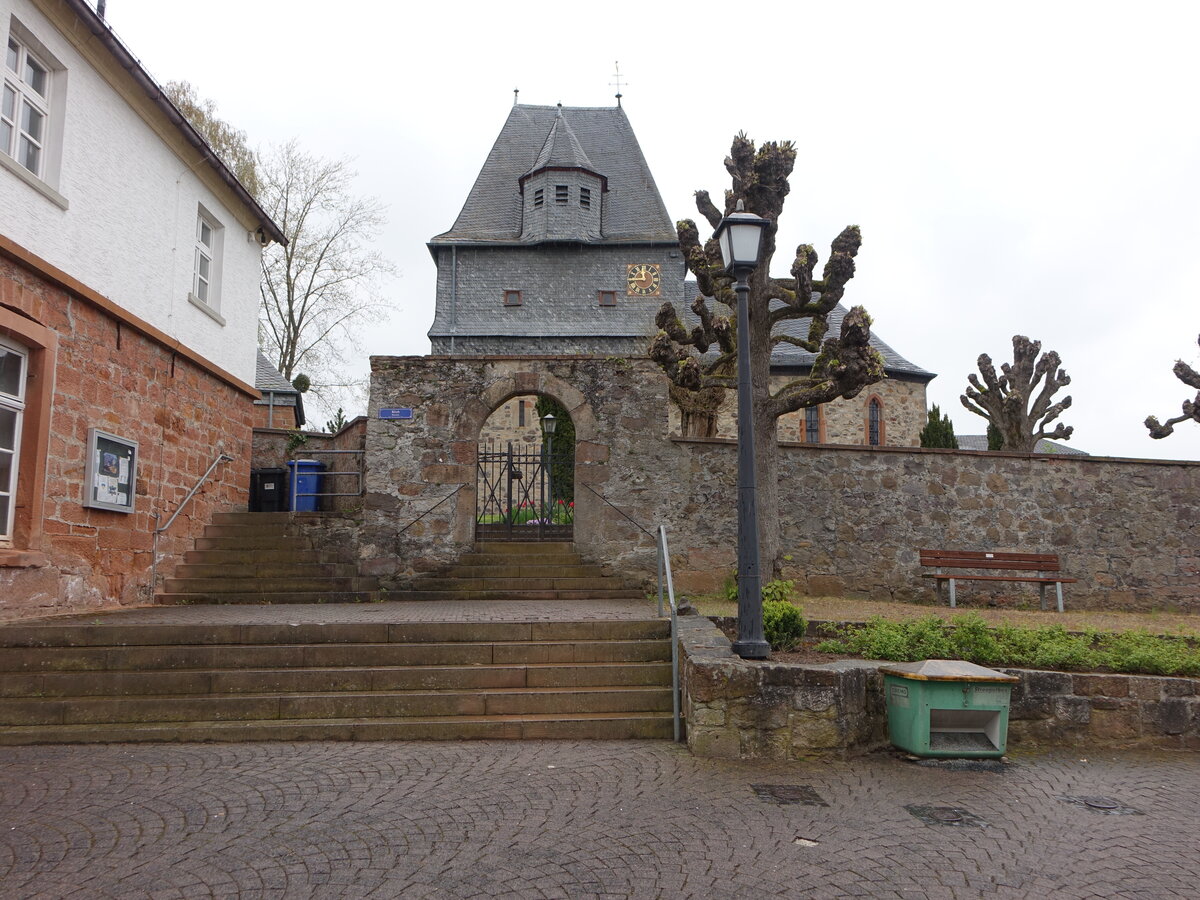 Salzbden, evangelische Kirche, erbaut im 13. Jahrhundert als frhgotische Wehrkirche, Chor 16. Jahrhundert (30.04.2022)