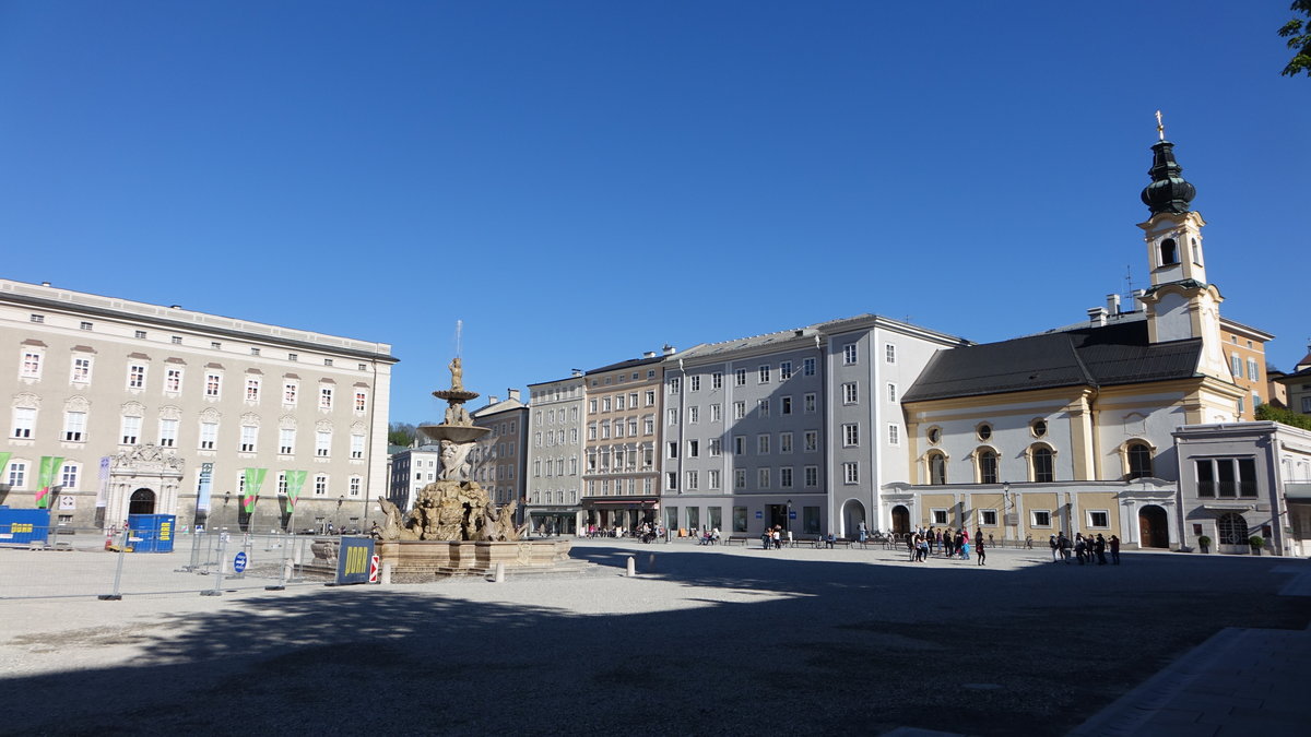 Salzburg, Neue Residenz und St. Michael Kirche am Residenzplatz (19.04.2019)