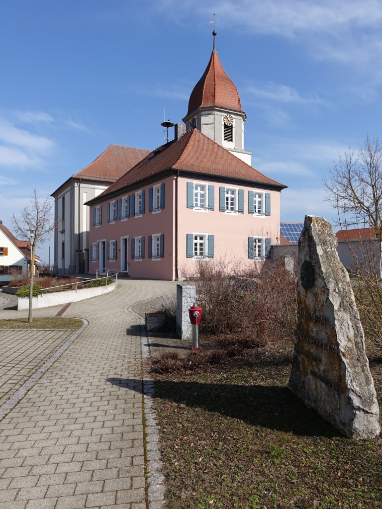 Sammenheim, Ev. St. Emmeran Kirche, erbaut von 1756 bis 1762 durch Johann David 
Steingruber, Pfarrhaus von 1815 (18.03.2015)