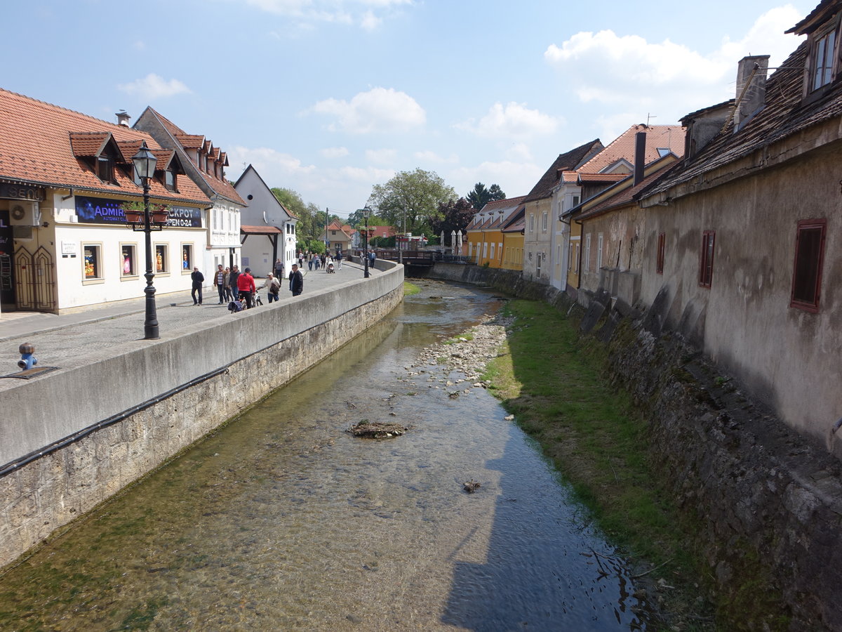 Samobor, Huser entlang des Gradna Bachs in der Altstadt (01.05.2017)