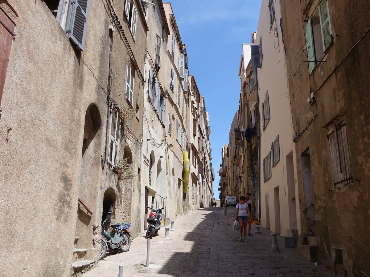 San Bonifacio, Huser in der Rue Longue in der Altstadt (20.06.2019)