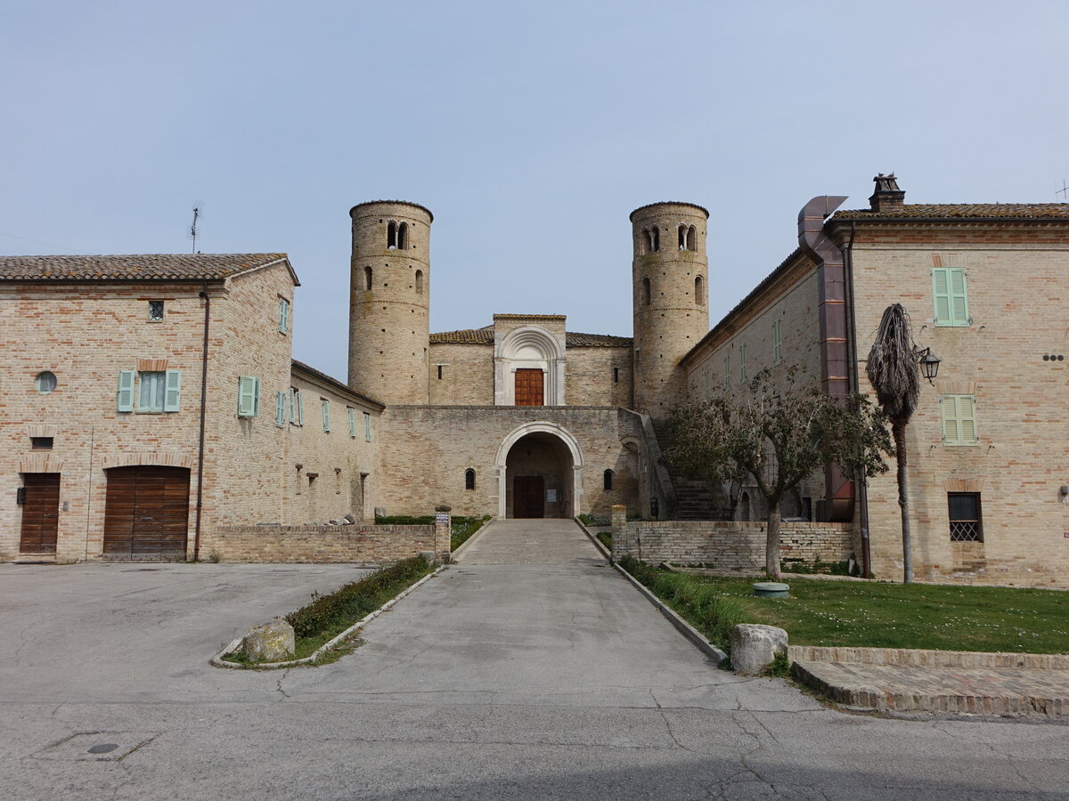 San Claudio al Chienti, Klosterkirche, erbaut im 11. Jahrhundert (29.03.2022)
