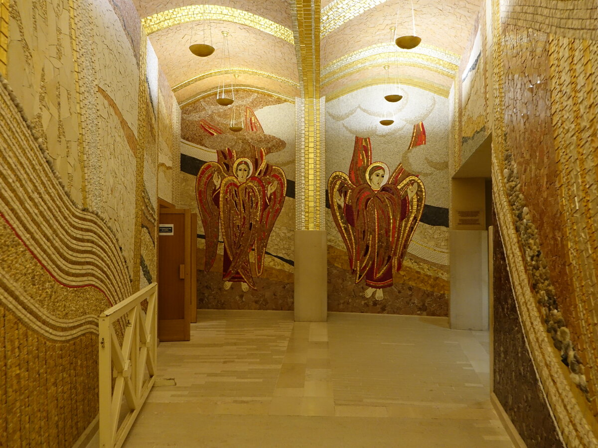 San Giovanni Rotondo, Mosaike zur Unterkirche der Wallfahrtskirche (26.09.2022)