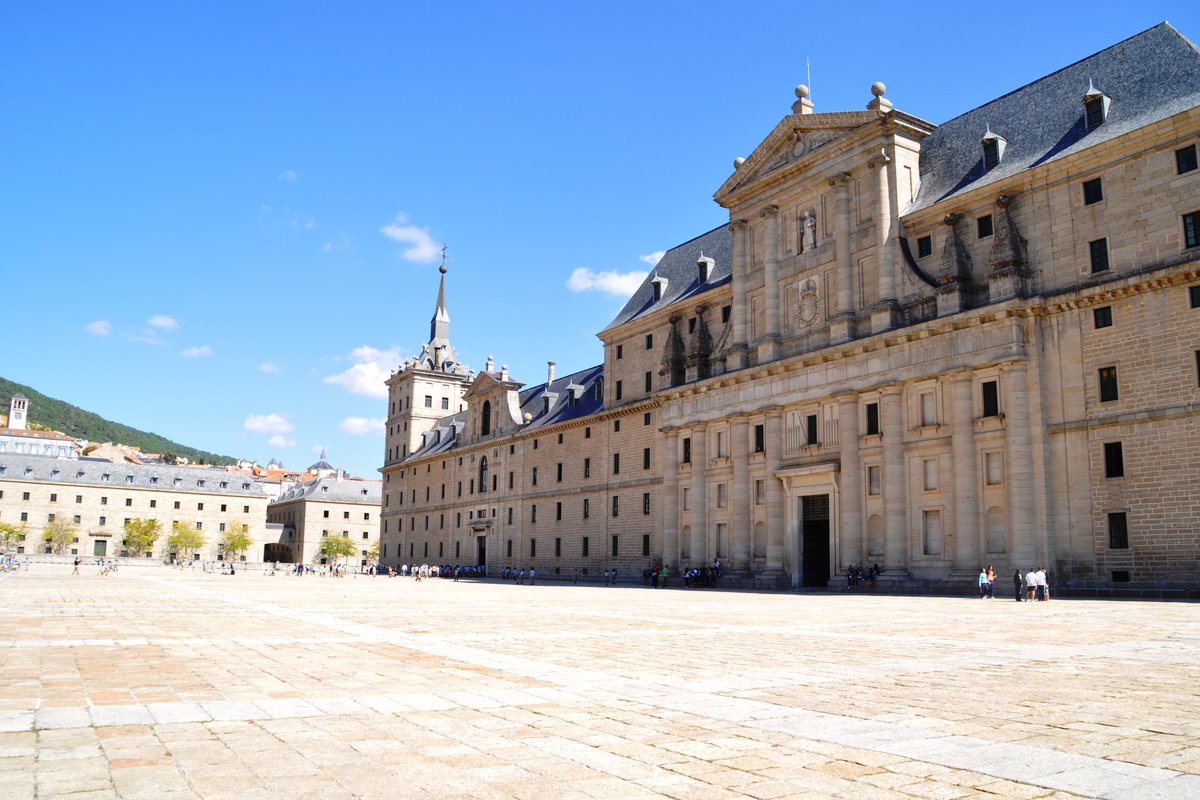 SAN LORENZO DE EL ESCORIAL (Provincia de Madrid), 01.10.2015, Blick auf einen Teil der Schloss- und Klosteranlage El Escorial, grter Renaissancebau der Welt und Weltkulturerbe der UNESCO