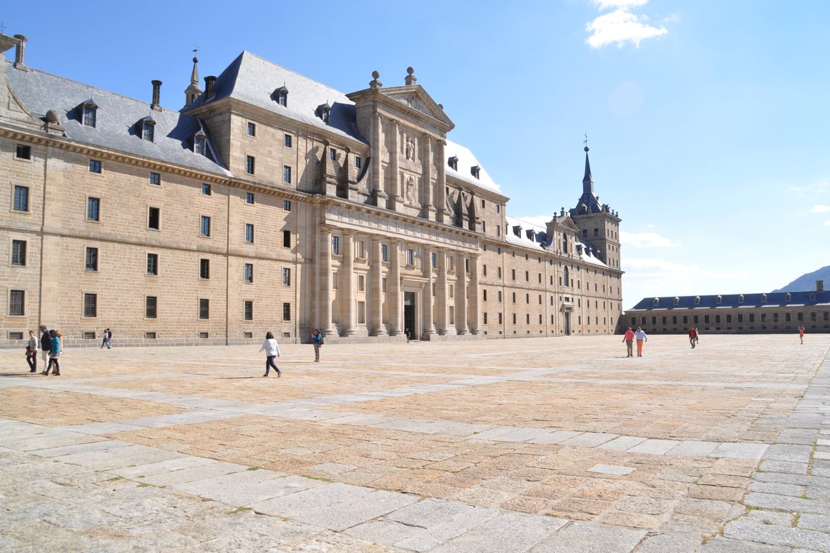 SAN LORENZO DE EL ESCORIAL (Provincia de Madrid), 01.10.2015, Blick auf einen Teil der Schloss- und Klosteranlage El Escorial, grter Renaissancebau der Welt und Weltkulturerbe der UNESCO