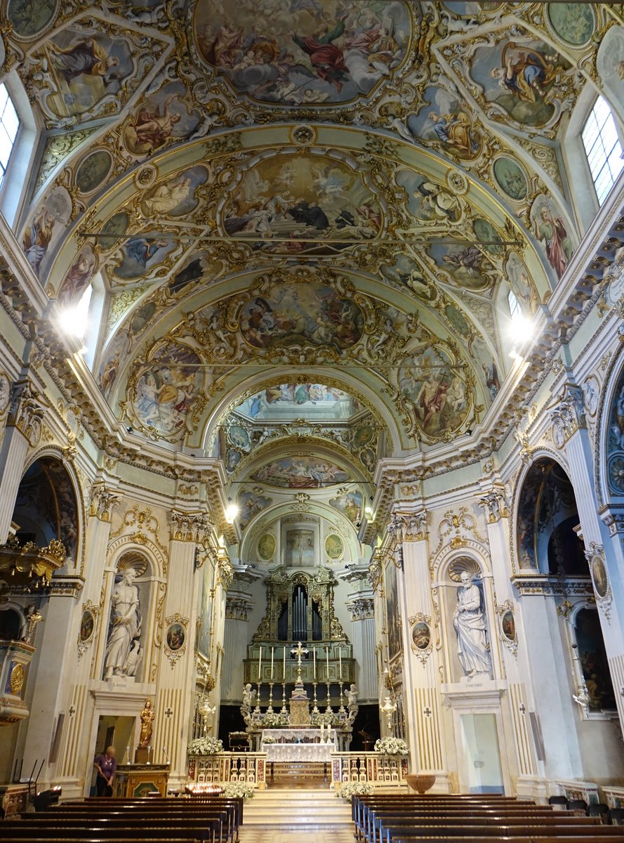 San Paolo d`Argon, barocker Innenraum der Klosterkirche San Paolo, Fresken von Giulio Quaglio, Altre der Brder Domenico und Antonio Corbarelli, Skulpturen von Andrea Fantoni, Gemlde von Antonio Molinari und Giuseppe Maria Cresp (29.09.2018)