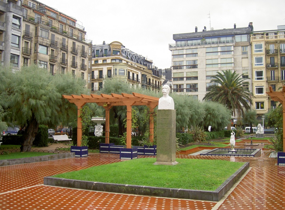 San Sebastian, Plaza de la Constitucion, zentraler Platz in der Altstadt mit Rathaus (22.10.2009)
