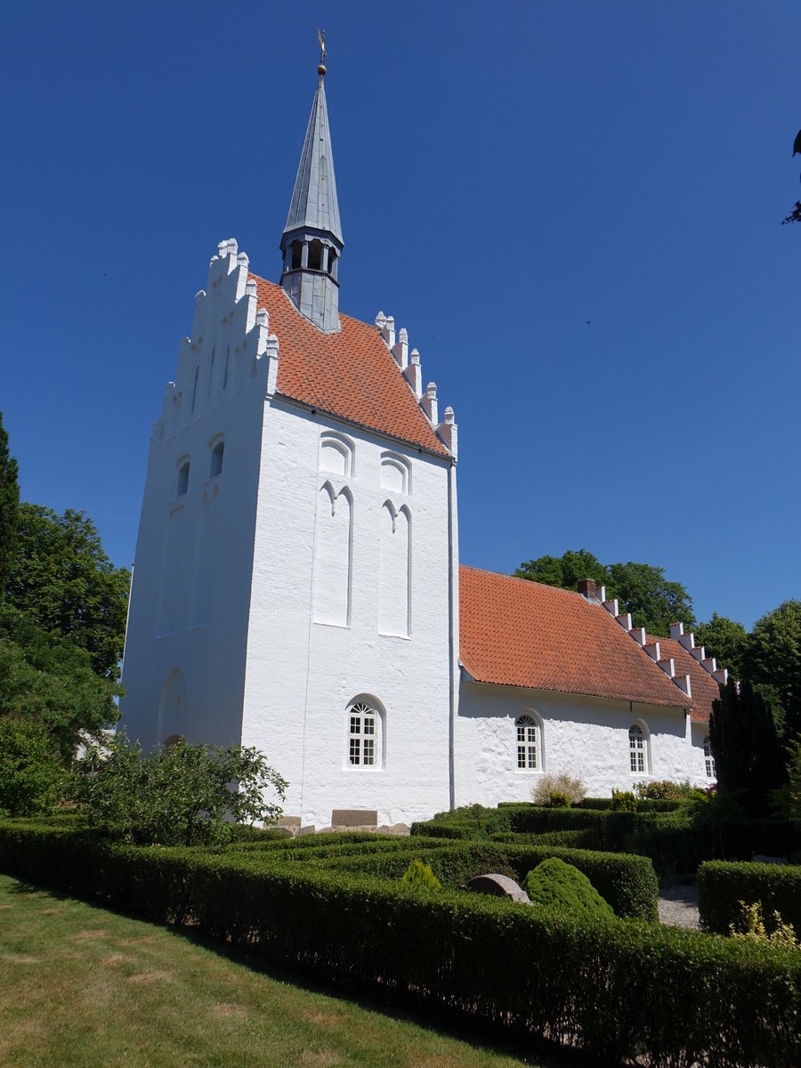 Sandager, romanische Ev. Kirche, erbaut um 1100 (06.06.2018)