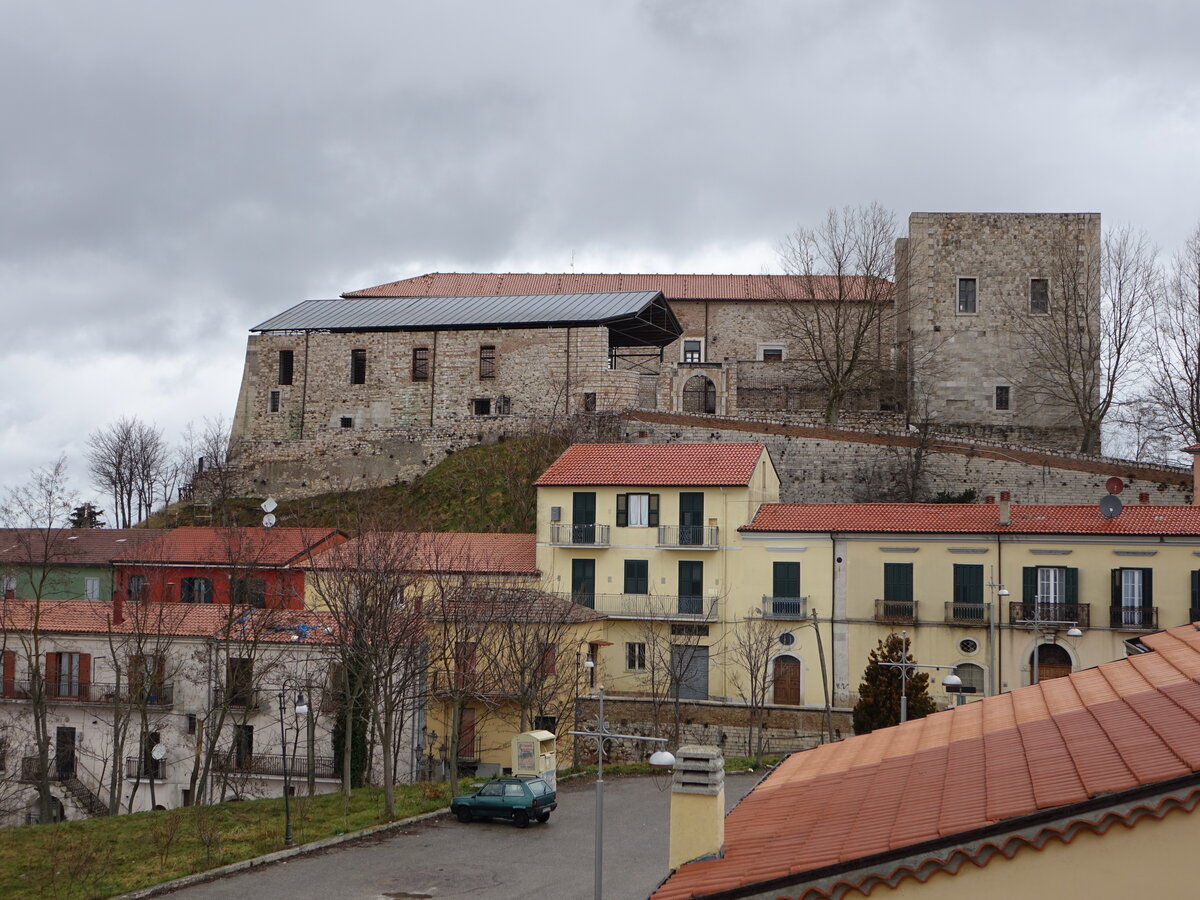 Sant Angelo dei Lombardi, Castello degli Imperiale, erbaut im 10. Jahrhundert (26.02.2023)