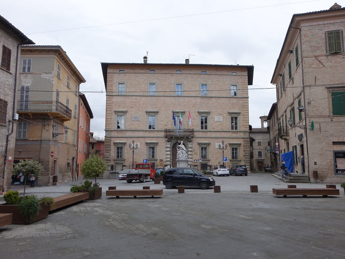 Sant Angelo in Vado, Rathaus in der Via Roma (01.04.2022)