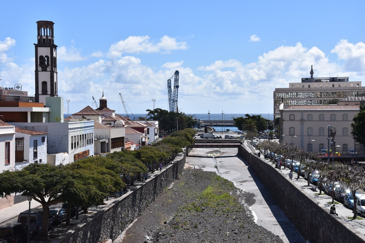 SANTA CRUZ DE TENERIFE, 29.03.2016, Blick von der Puente Serrador in