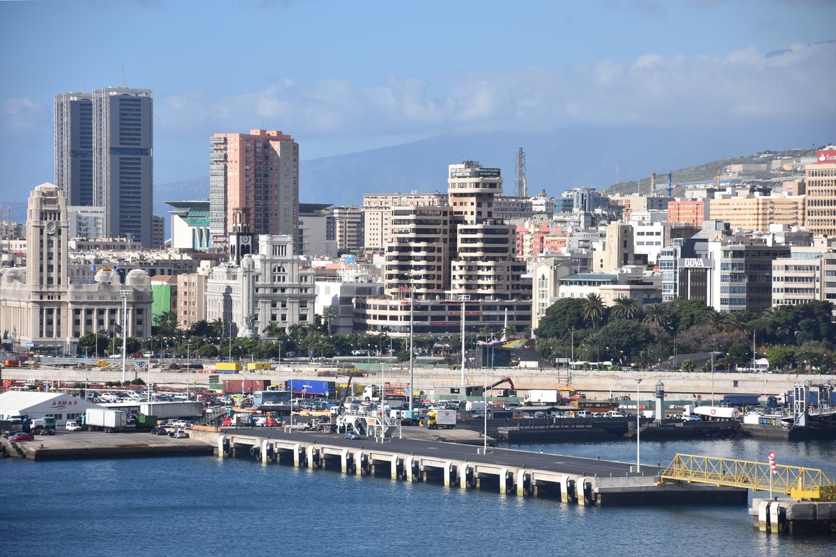 SANTA CRUZ DE TENERIFE (Provincia de Santa Cruz de Tenerife), 29.03.2016, Blick vom Schiff auf die Plaza de Espaa