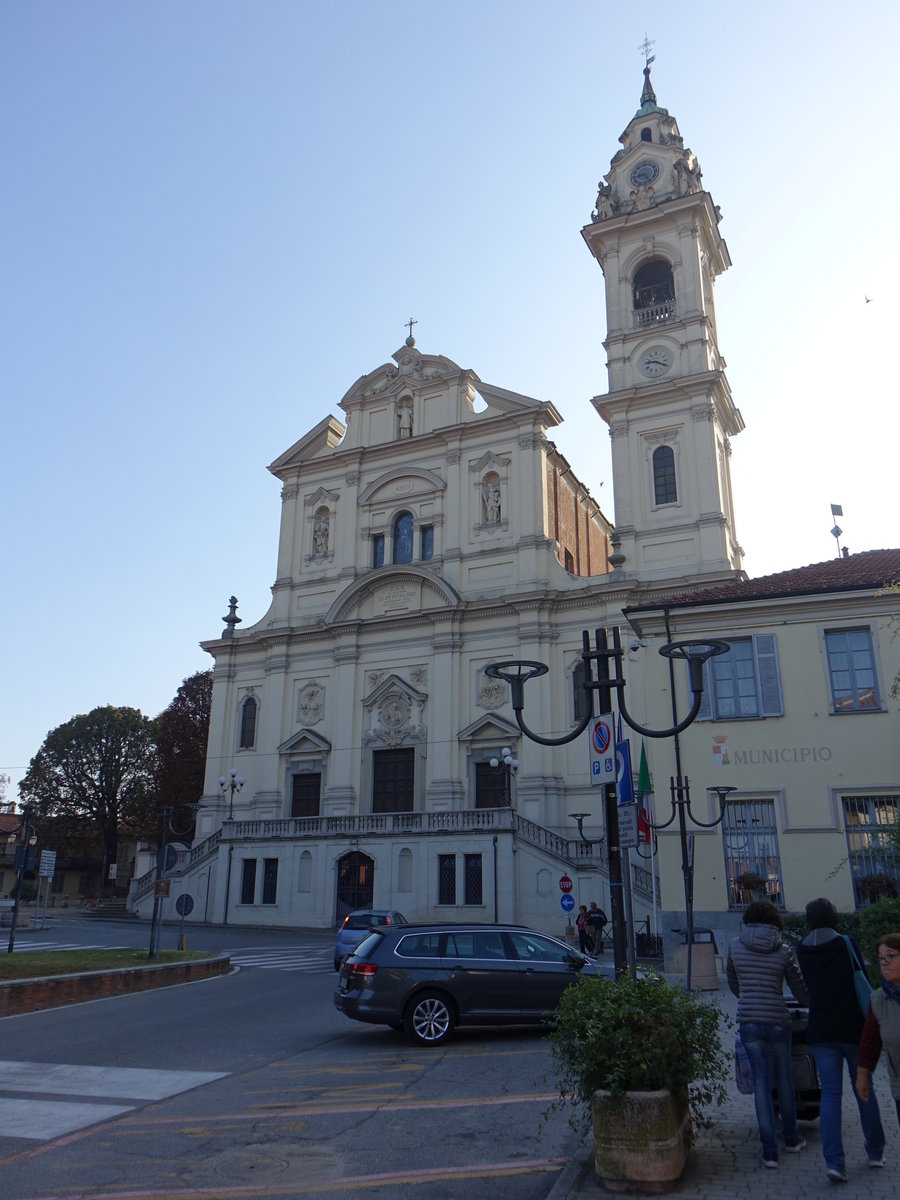 Santena, Pfarrkirche St. Peter und Paul an der Piazza Visconti Venosta (04.10.2018)