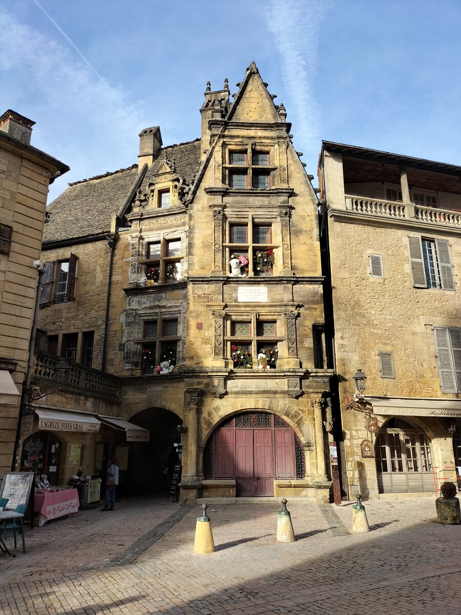 Sarlat, Haus La Botie, Sptgotisches Brgerhaus aus dem 16. Jahrhundert, 17.12.2022