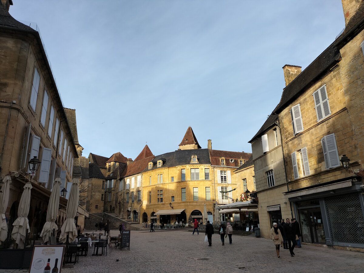 Sarlat, Place de la Libert, Platz der Freiheit, 17.12.2022