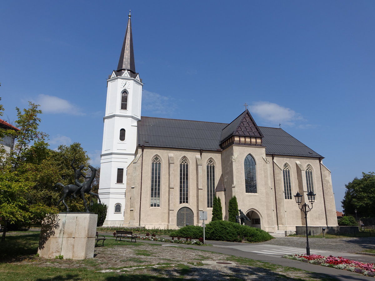Sarospatak, Burgkirche St. Johannes, dreischiffige Hallenkirche, erbaut im 14. Jahrhundert (06.09.2018)