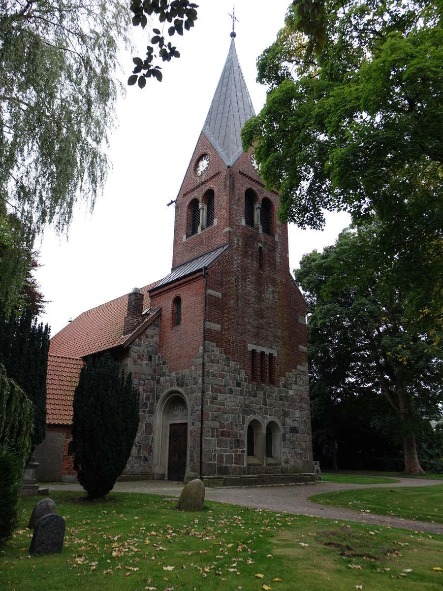 Satrup, romanische evangelische St. Laurentius Kirche, erbaut um 1200 (25.09.2020)