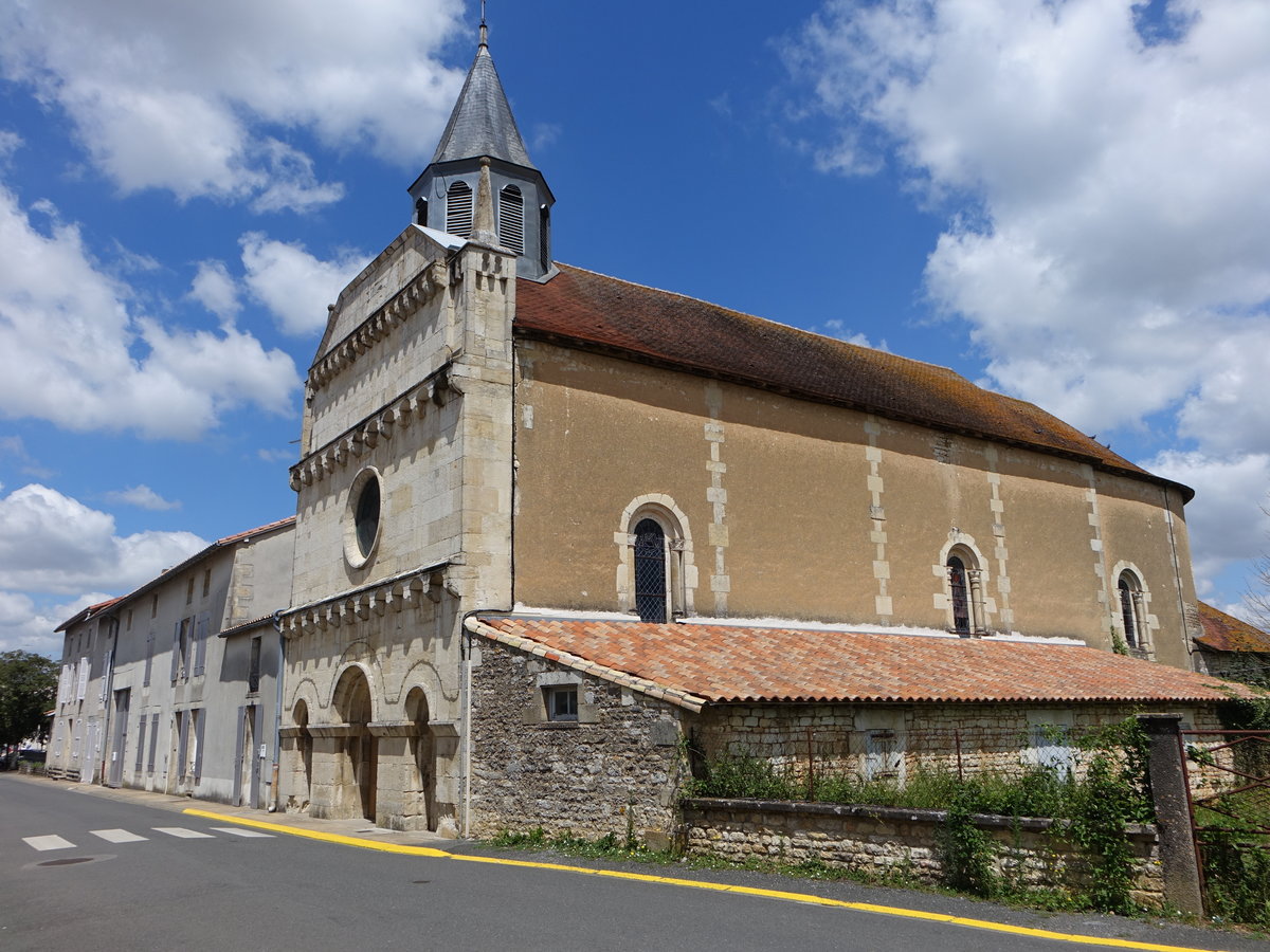 Sauz-Vaussais, romanische Kirche Saint Radegonde, erbaut im 12. Jahrhundert (14.07.2017)