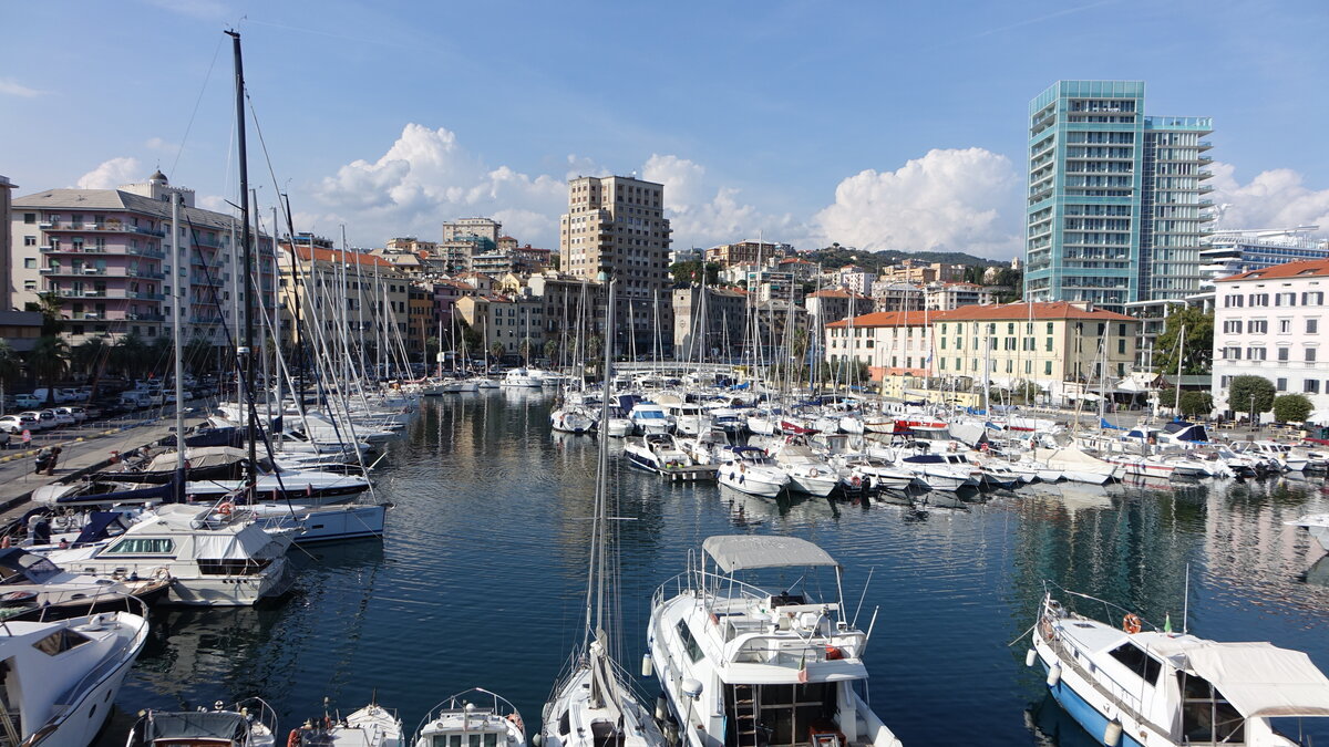 Savona, Ausblick von der Terazza San Giorgio auf den Hafen (02.10.2021)