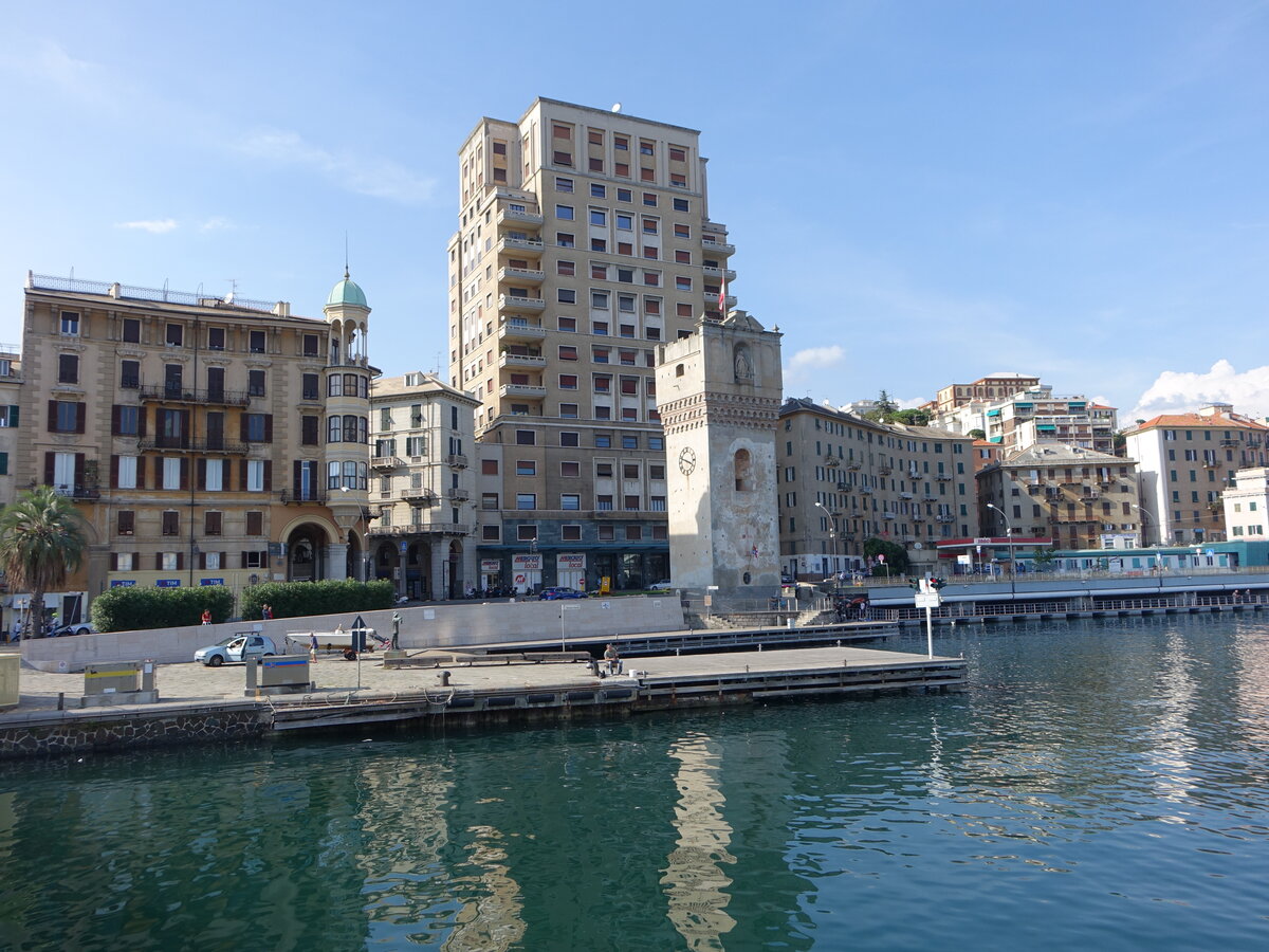 Savona, Torre di Leon Pancaldo an der Piazza Leon Pancaldo (02.10.2021)