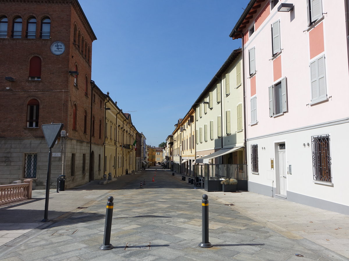 Scandiano, historische Gebude an der Piazza della Liberta (21.09.2019)