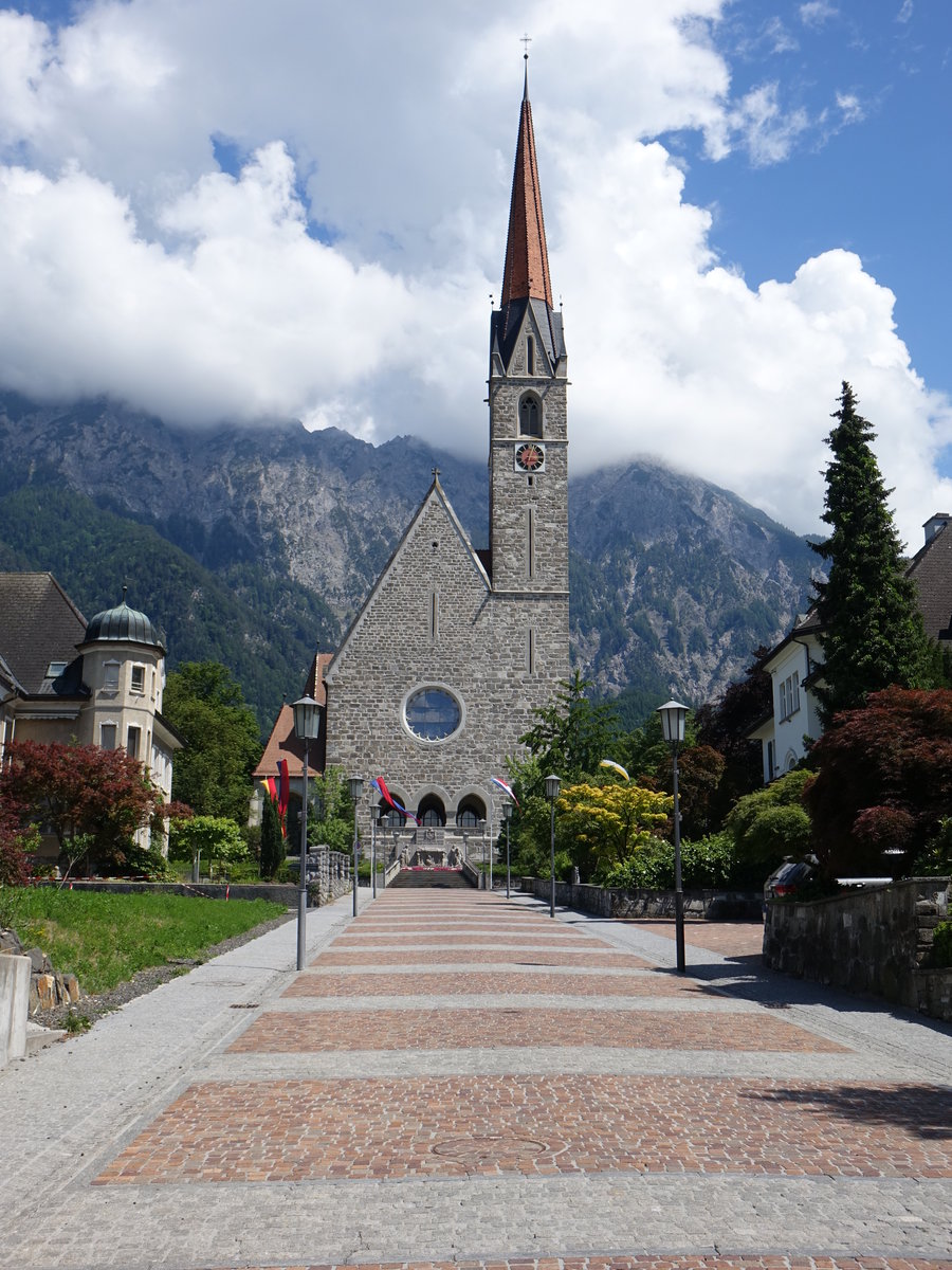 Schaan, Pfarrkirche St. Laurentius, erbaut von 1888 bis 1893 im neugotischen Stil (23.06.2019)