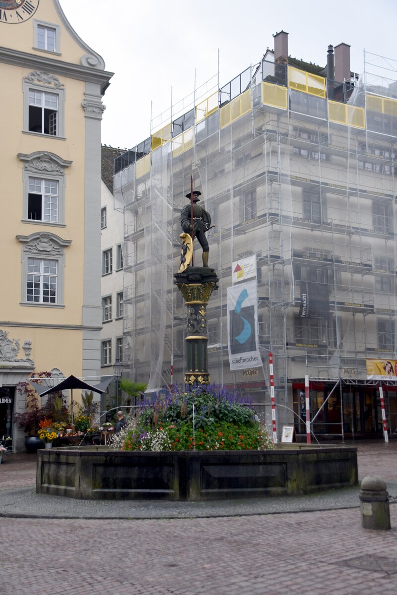 SCHAFFHAUSEN (Kanton Schaffhausen), 16.09.2021, Landknechtsbrunnen auf dem Fronwagplatz in der Altstadt