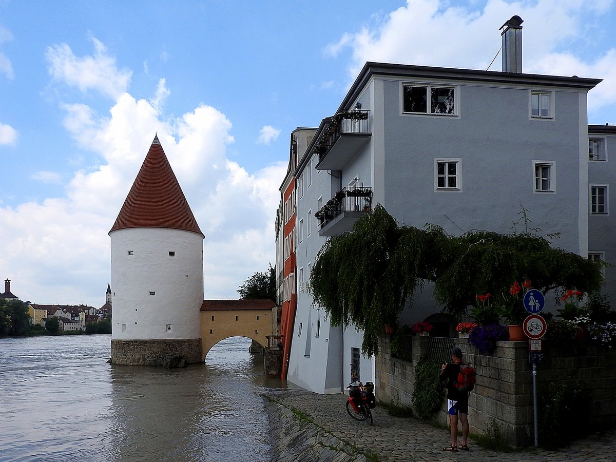 Schaiblingsturm am Inn zu Passau, anlsslich eines Wasserhochstandes des Alpenflusses; 160610