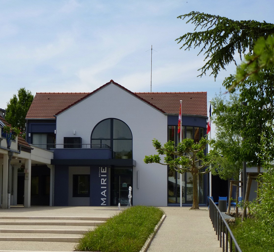 Schalampi (Chalampe), das Rathaus der oberelsischen Gemeinde, Mai 2014