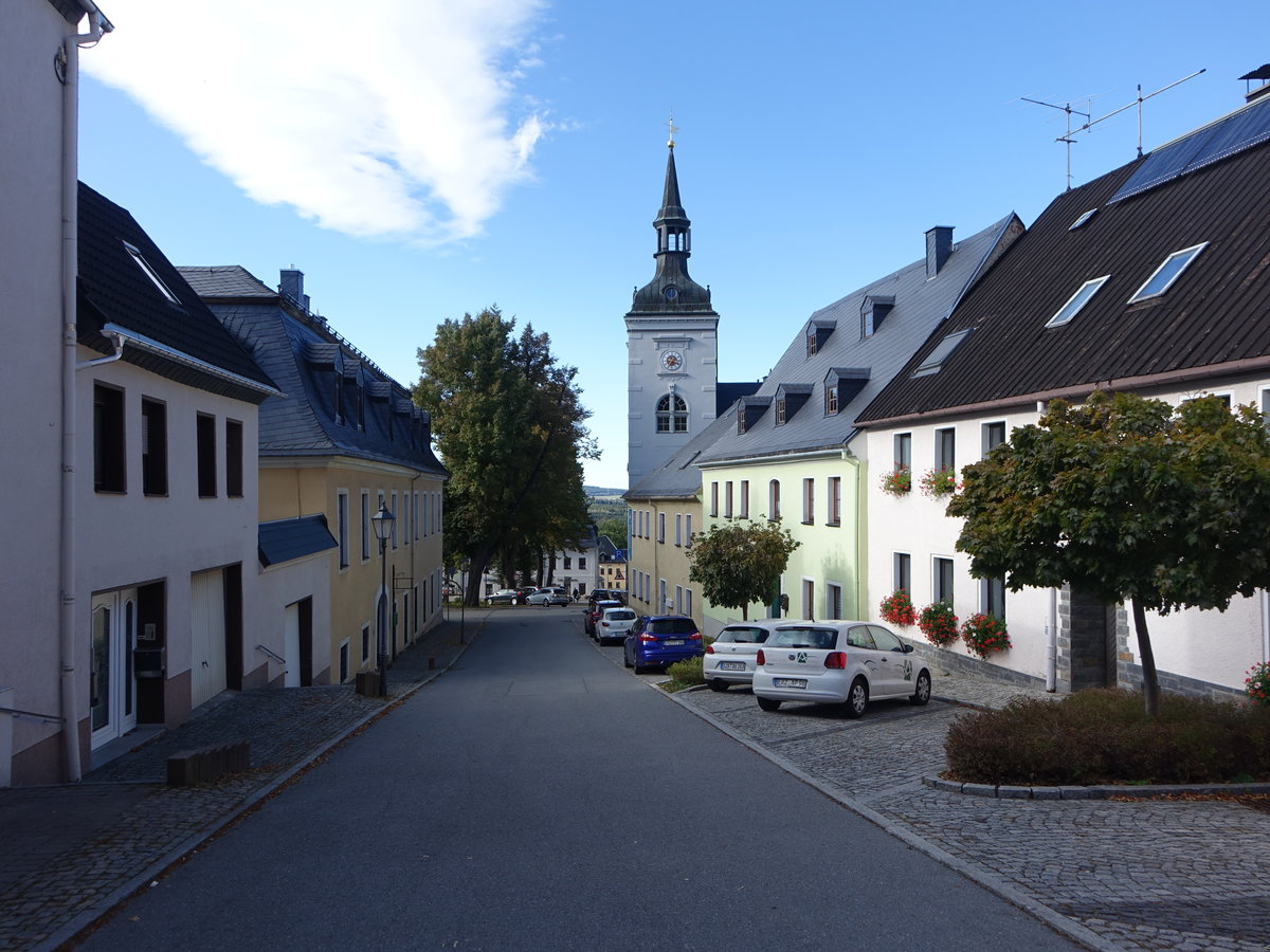 Scheibenberg, Kirchgasse mit Rathaus und ev. Kirche (04.10.2020)