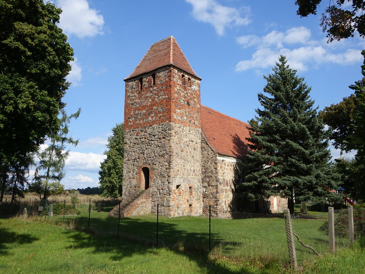Schenkendorf, evangelische Kirche, erbaut im 15. Jahrhundert, erneuert 1713 (08.09.2025)