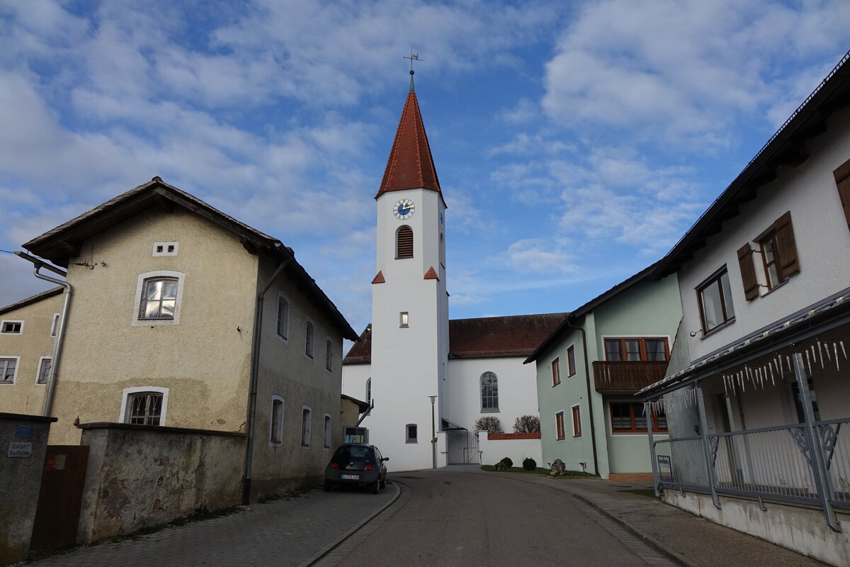 Schernfeld, Pfarrkirche St. Georg, Saalbau mit Steildach, erbaut von Friedrich Haindl (24.12.2014)