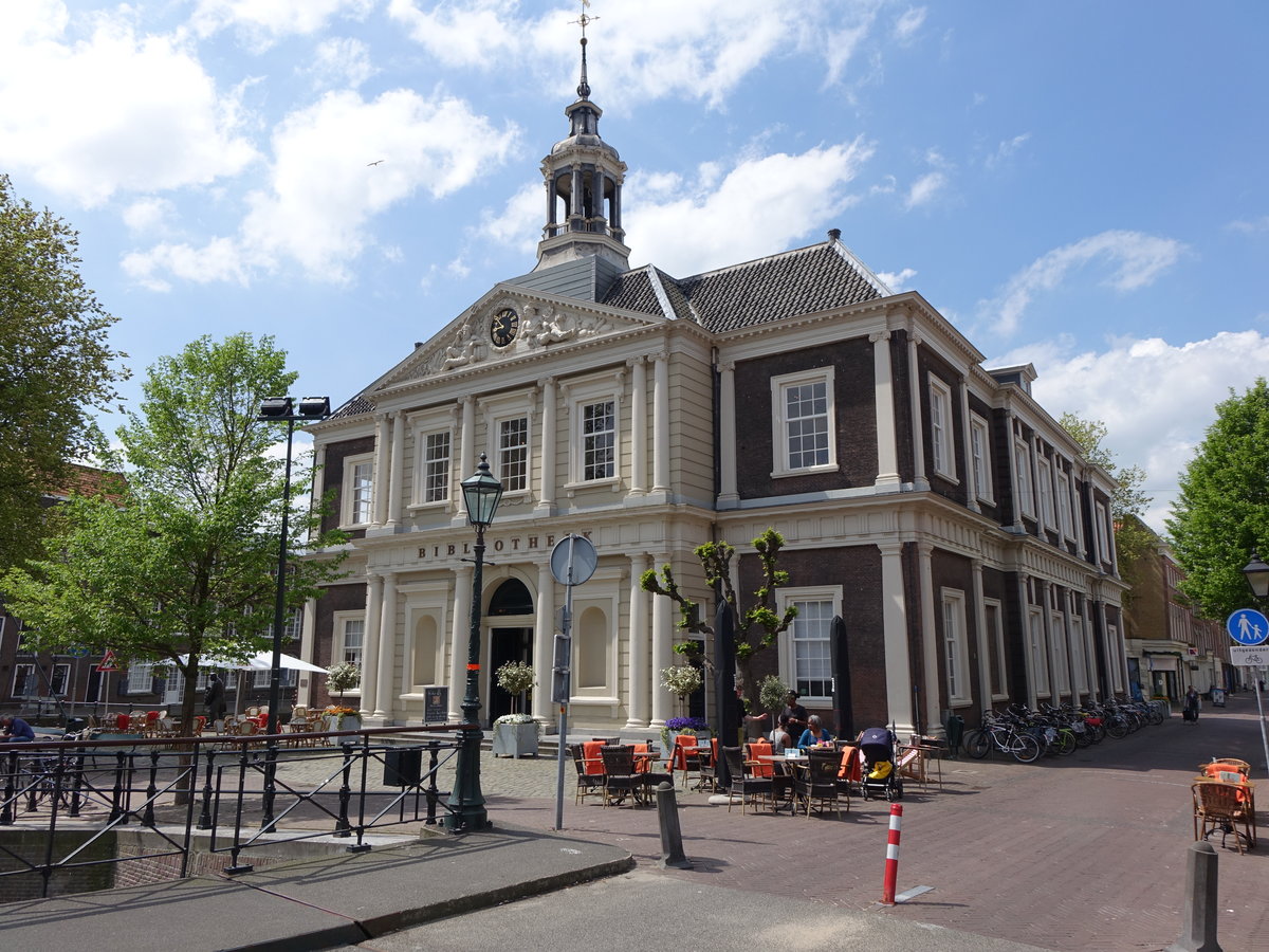 Schiedam, alte Brse am Lange Haven 145, erbaut von 1786 bis 1792 durch Jan Giudici (11.05.2016)