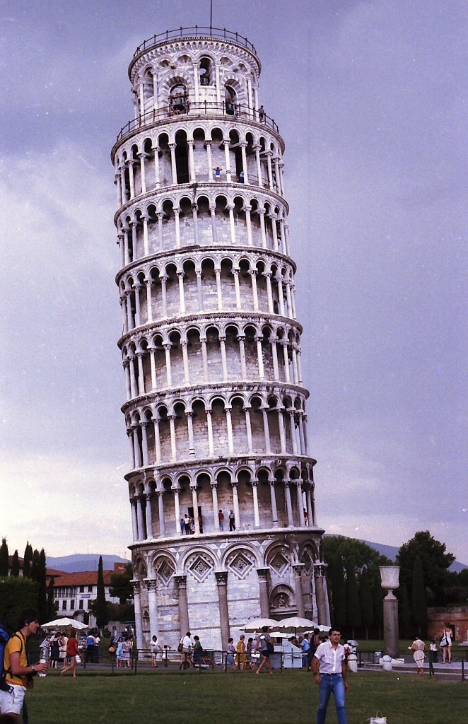 Schiefer Turm von Pisa. Aufnahme: Juli 1984 (digitalisiertes Negativfoto).