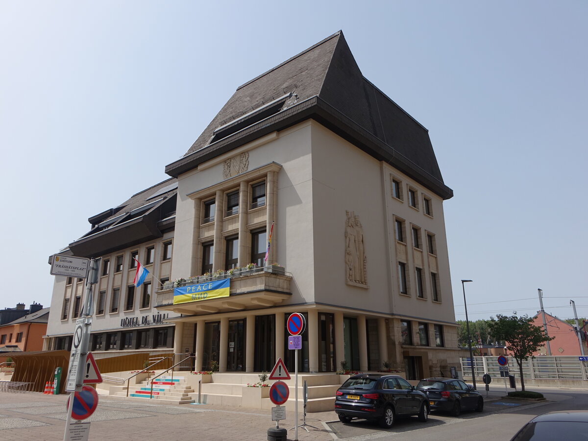 Schifflange, Rathausgebude am Freiheitsplatz (18.06.2022)