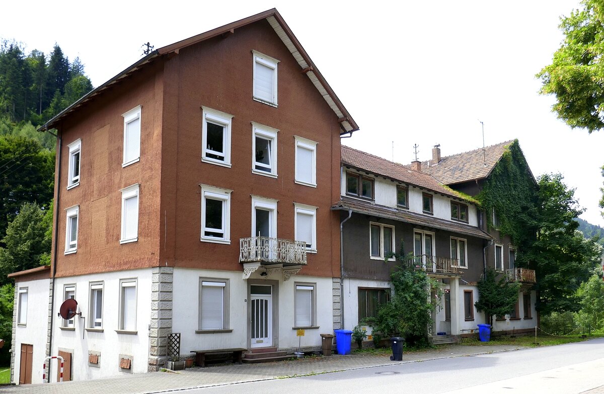 Schiltach, das ehemalige Bahnhofshotel in der Bahnhofstrae, Juli 2025