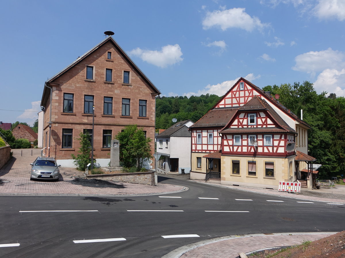 Schimborn, Pfarrhaus und Gasthof zur Krone in der Kahlgrundstrae (13.05.2018)