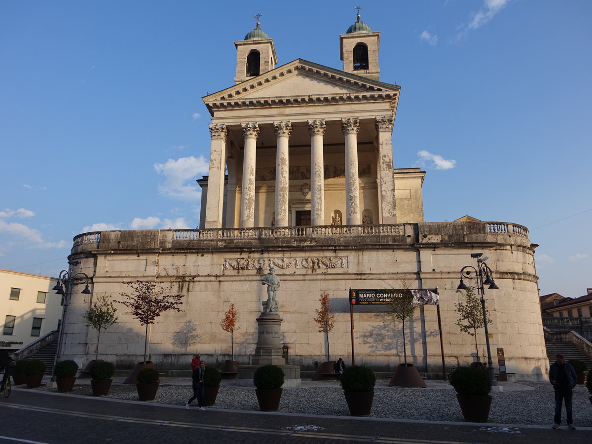 Schio, Dom St. Pietro, Doppelfreitreppe vor der Fassade von 1805, Dom erbaut bis 1741 (27.10.2017)