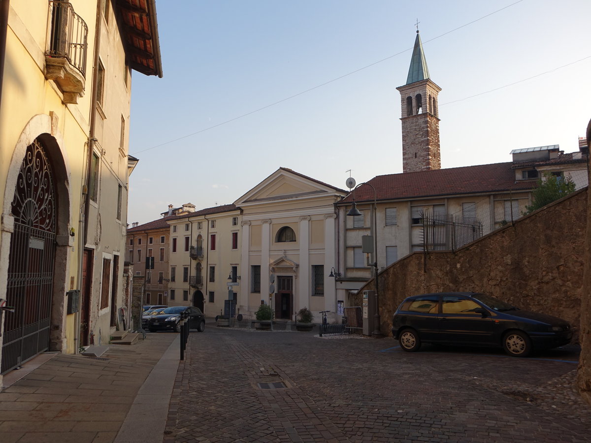 Schio, Pfarrkirche San Giacomo, erbaut im 15. Jahrhundert, Fassade von 1836 (27.10.2017)