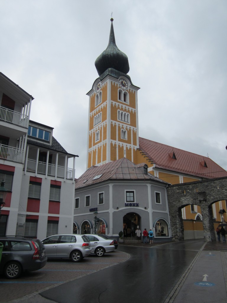 Schladming, Salzburger Tor und Pfarrkirche St. Achatius (31.07.2014)