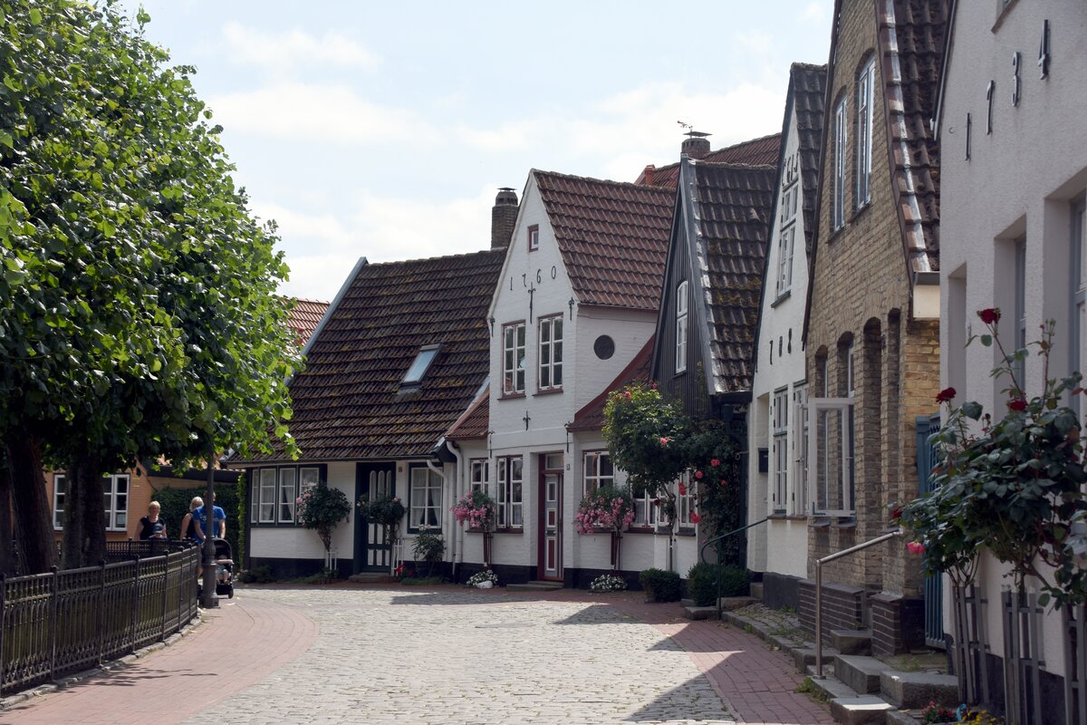 SCHLESWIG (Kreis Schleswig-Flensburg), 18.07.2021, Sderholmstrae in der historischen Fischersiedlung Holm