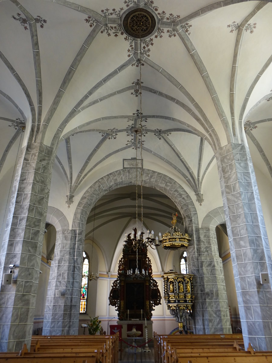 Schlettau, Innenraum mit Hochaltar in der ev. St. Ulrich Kirche (04.10.2020)