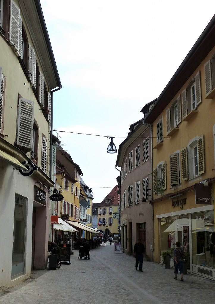 Schlettstadt (Selestat), Blick in eine typische Altstadtgasse, Juni 2014