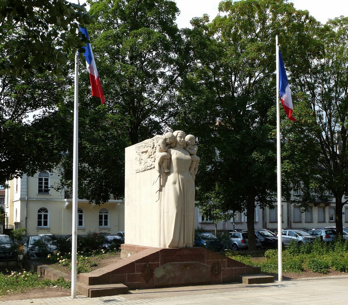 Schlettstadt (Selestat), das Friedensdenkmal am Place Vanolles, Juni 2014